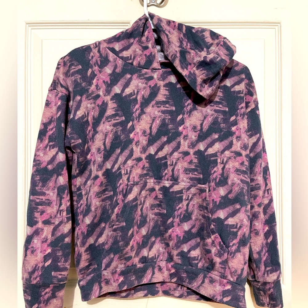 Girls size Medium Tie Dye Pullover Z by Zella